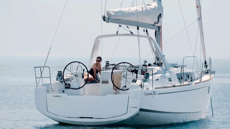 Beneteau Oceanis 35.1 view from the stern