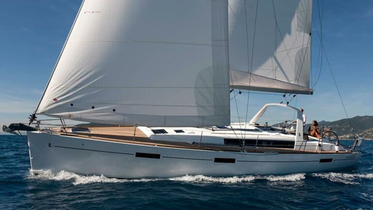 Beneteau Oceanis 45 Under sail