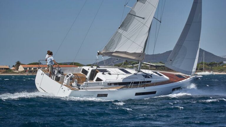 Jeanneau Sun Odyssey 440 under sail