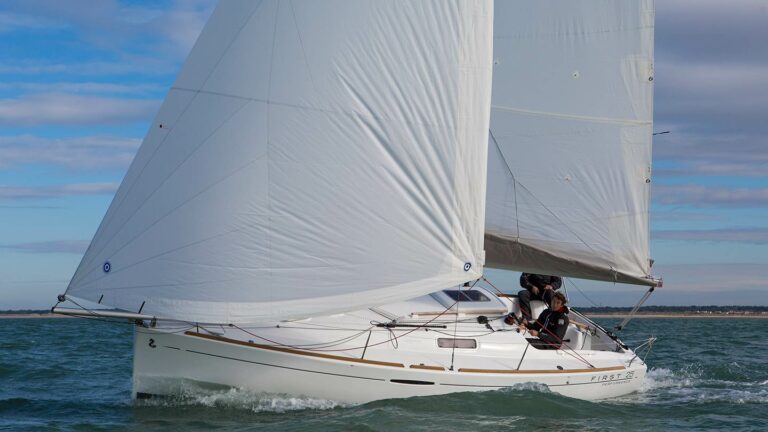 Beneteau First 25 under sail