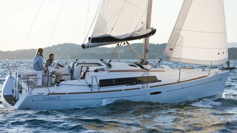 Beneteau Oceanis 31 "Venture" under sail