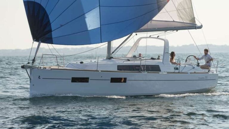 Beneteau Oceanis 35 under sail