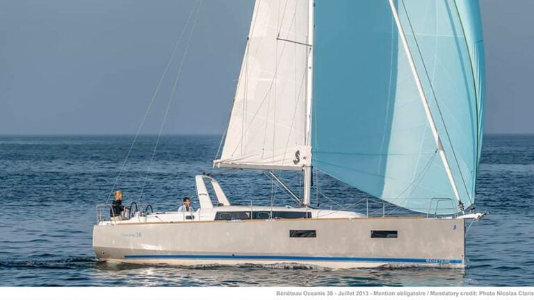 Beneteau Oceanis 38 under sail