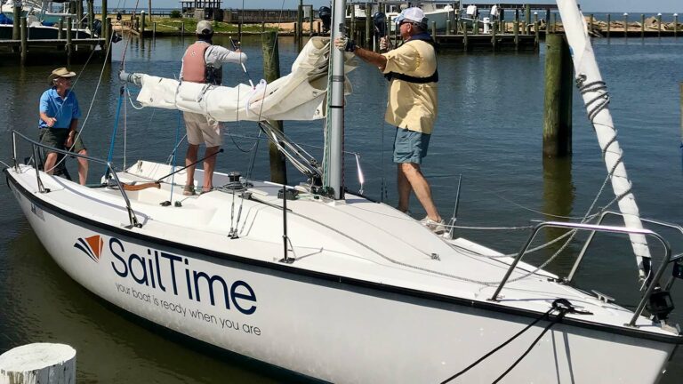 Colgate 26 "Knot On Line" getting ready to leave the dock