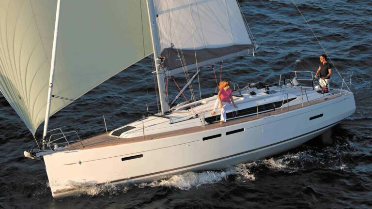 Jeanneau Sun Odyssey 419 under sail