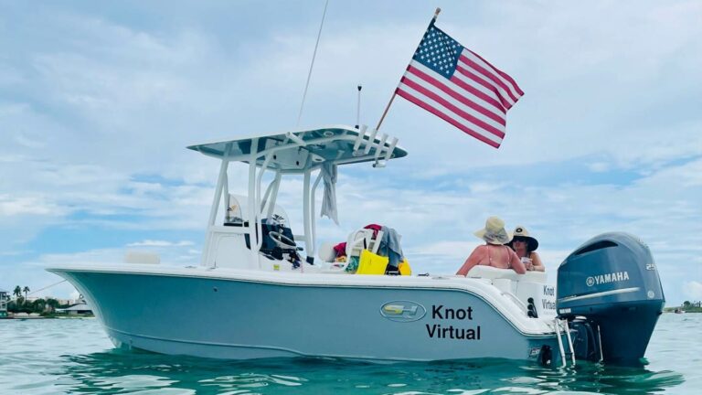 Knot Virtual Sea Hunt 234 Ultra on the water